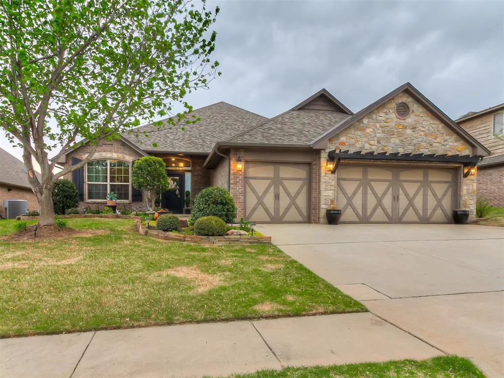 Front exterior — 5808 Lindhurst Road, Edmond, OK 73034