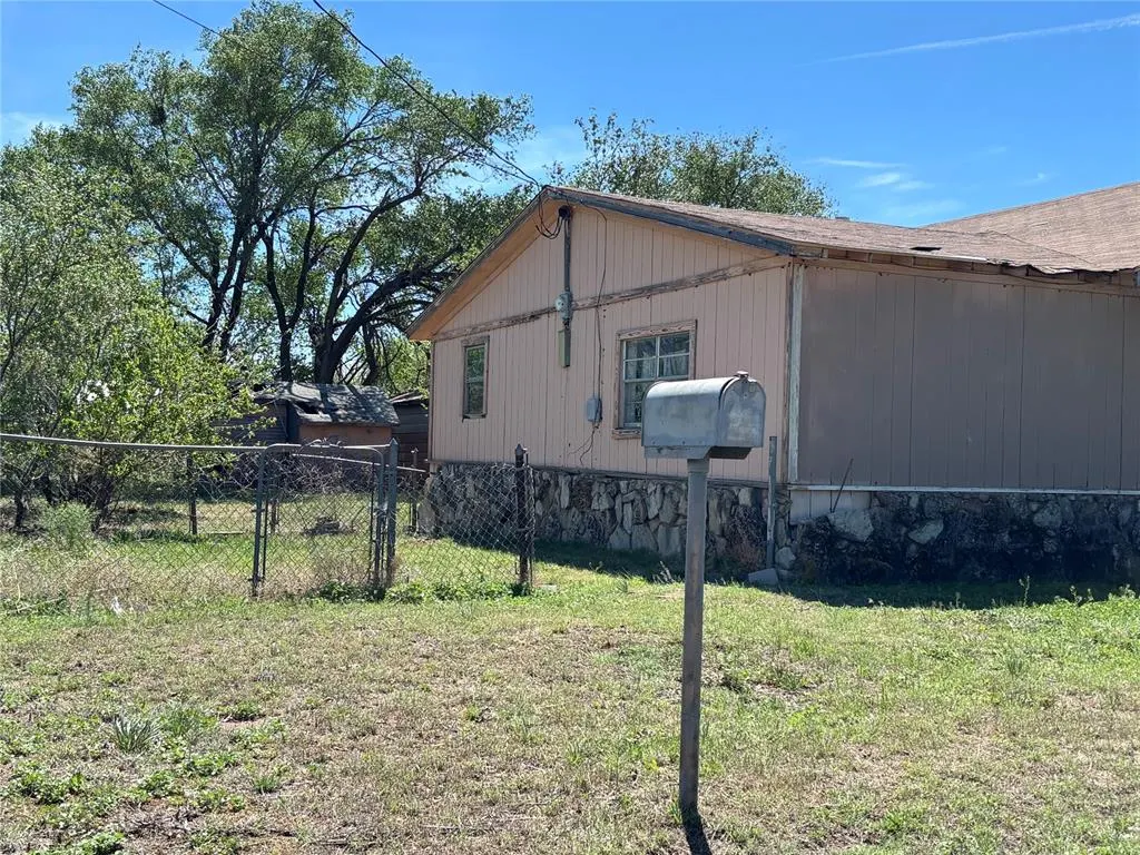 Photo 3 — 401 W Friendship Street, Mangum, OK 73554