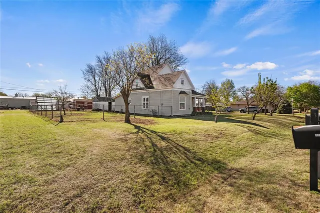 Photo 4 — 701 N 6th Street, Thomas, OK 73669