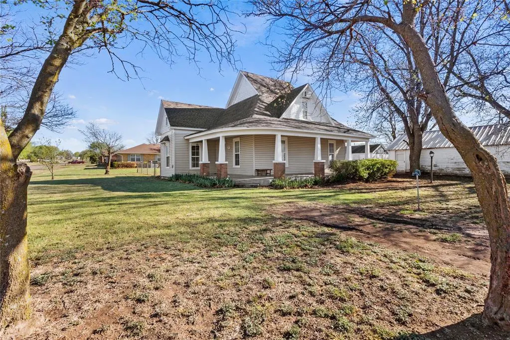 Photo 29 — 701 N 6th Street, Thomas, OK 73669