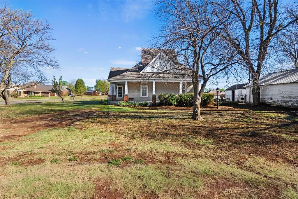 Photo 30 — 701 N 6th Street, Thomas, OK 73669