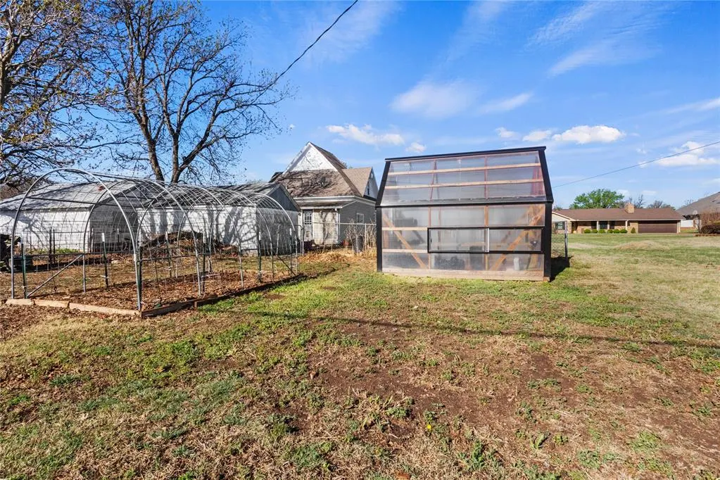 Photo 31 — 701 N 6th Street, Thomas, OK 73669