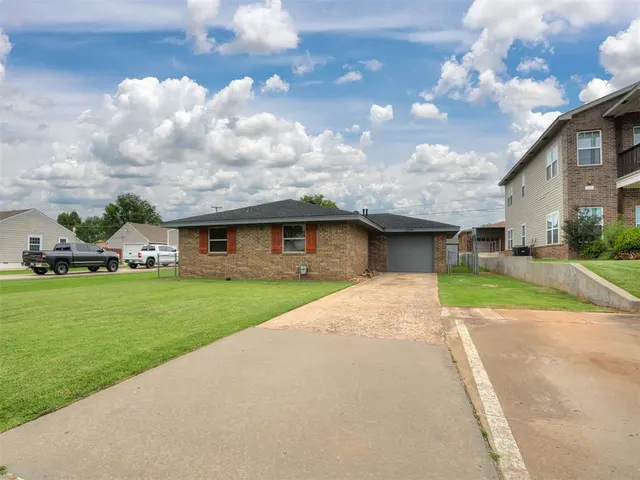 Photo 2 — 1509 W London Street, El Reno, OK 73036