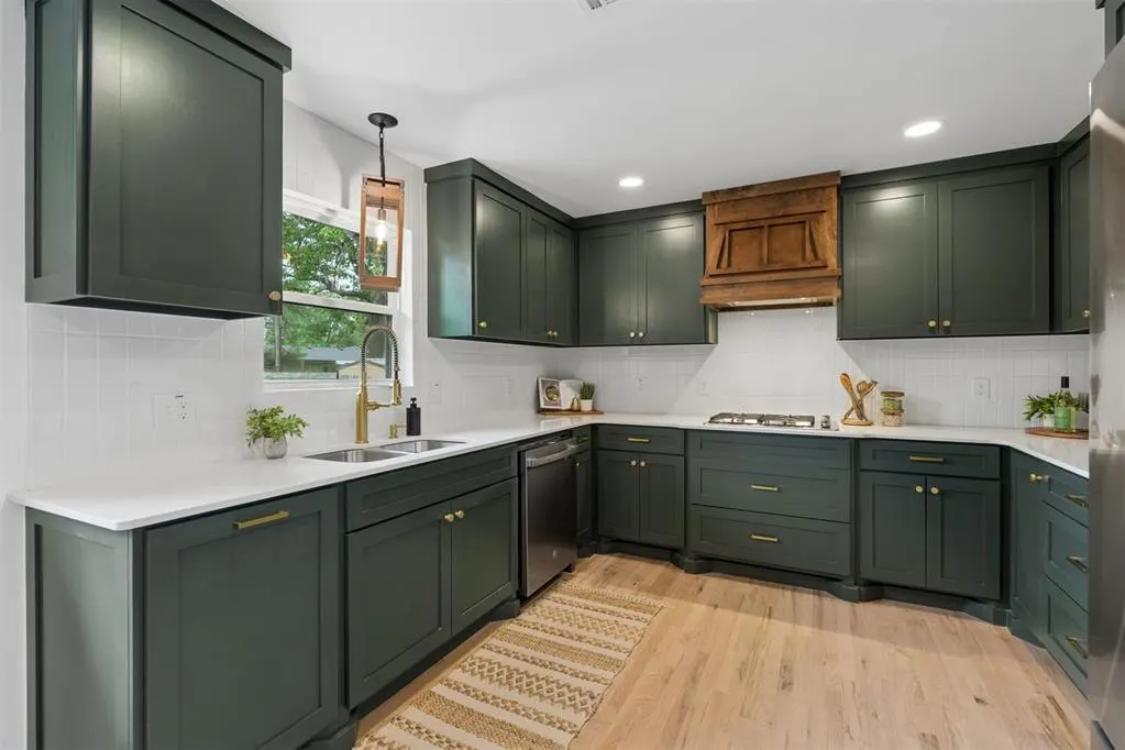 Photo 13 — 832 Oakbrook Drive, Norman, OK 73072