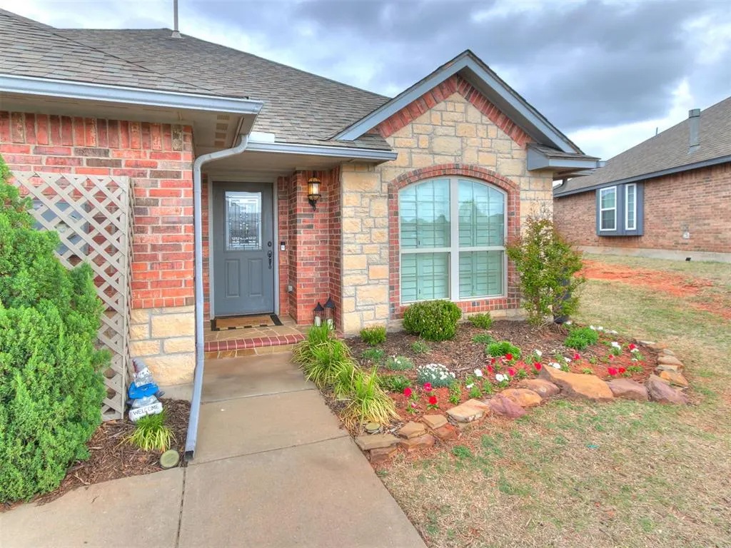 Front exterior — 16212 Juliet Drive, Edmond, OK 73013