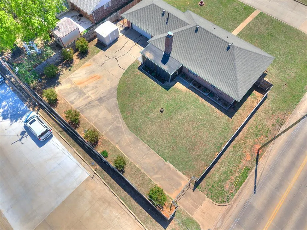 Photo 2 — 202 E Chicago Street, Shawnee, OK 74804