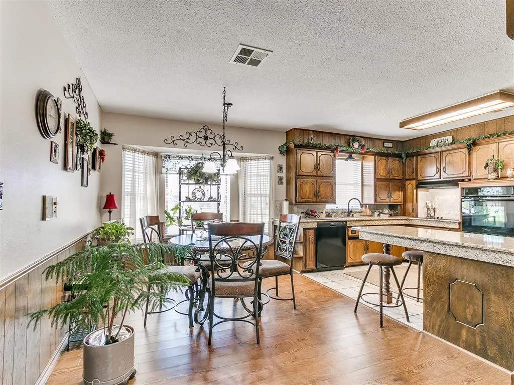 Photo 7 — 202 E Chicago Street, Shawnee, OK 74804