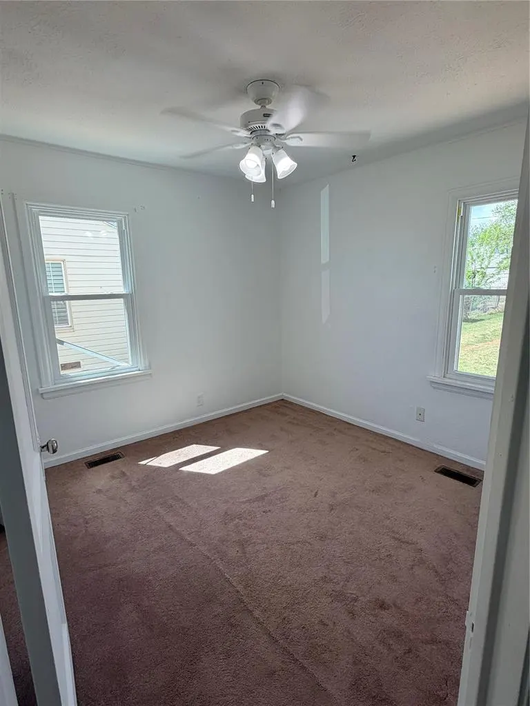 Photo 11 — 522 S 11th Street, Clinton, OK 73601