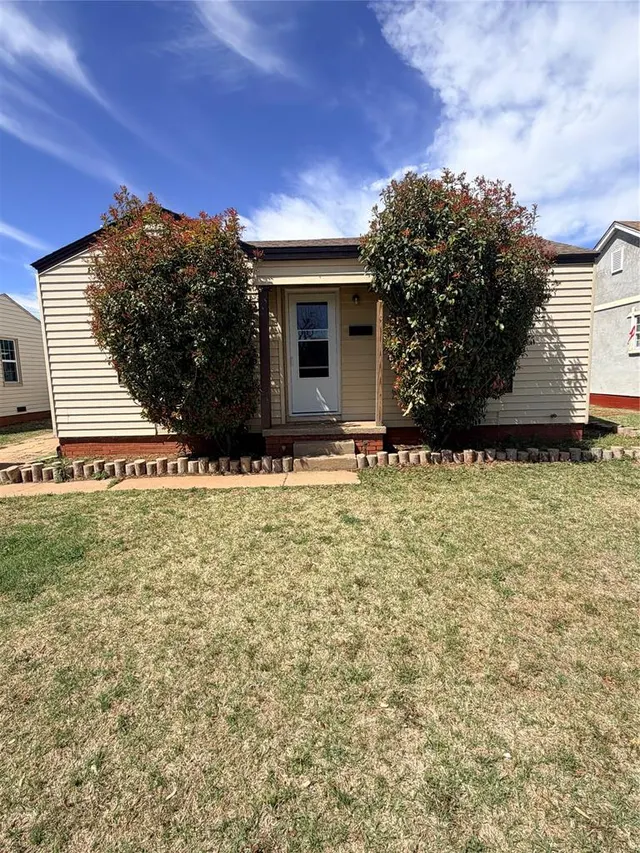 Front exterior — 522 S 11th Street, Clinton, OK 73601