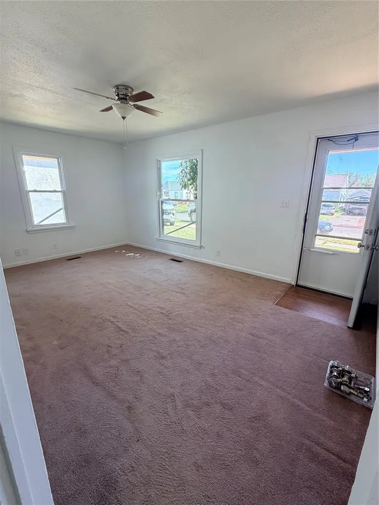 Photo 6 — 522 S 11th Street, Clinton, OK 73601