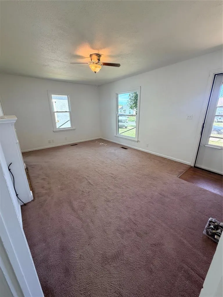 Photo 7 — 522 S 11th Street, Clinton, OK 73601