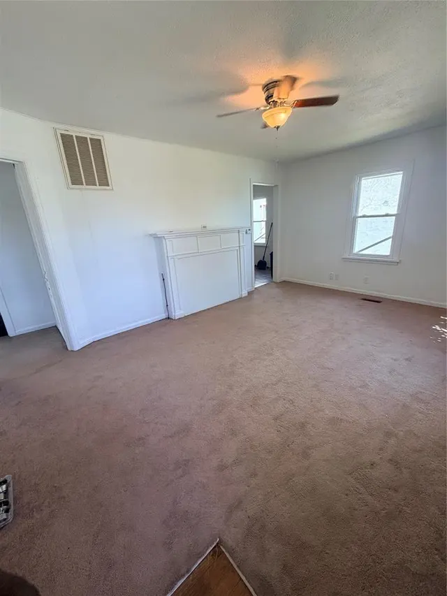 Photo 4 — 522 S 11th Street, Clinton, OK 73601