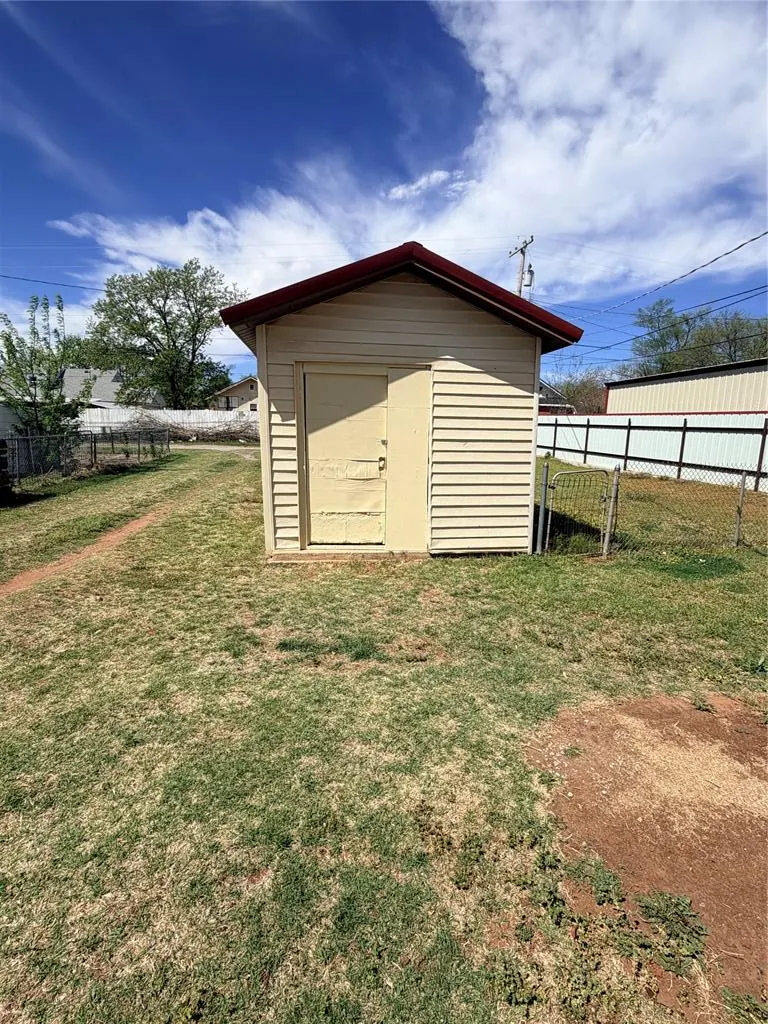 Photo 20 — 522 S 11th Street, Clinton, OK 73601