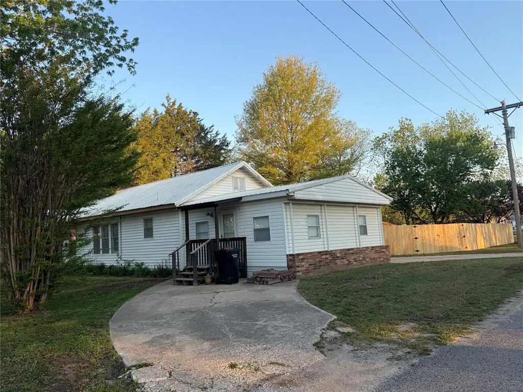 Photo 32 — 427 E St Louis Street, Wetumka, OK 74883