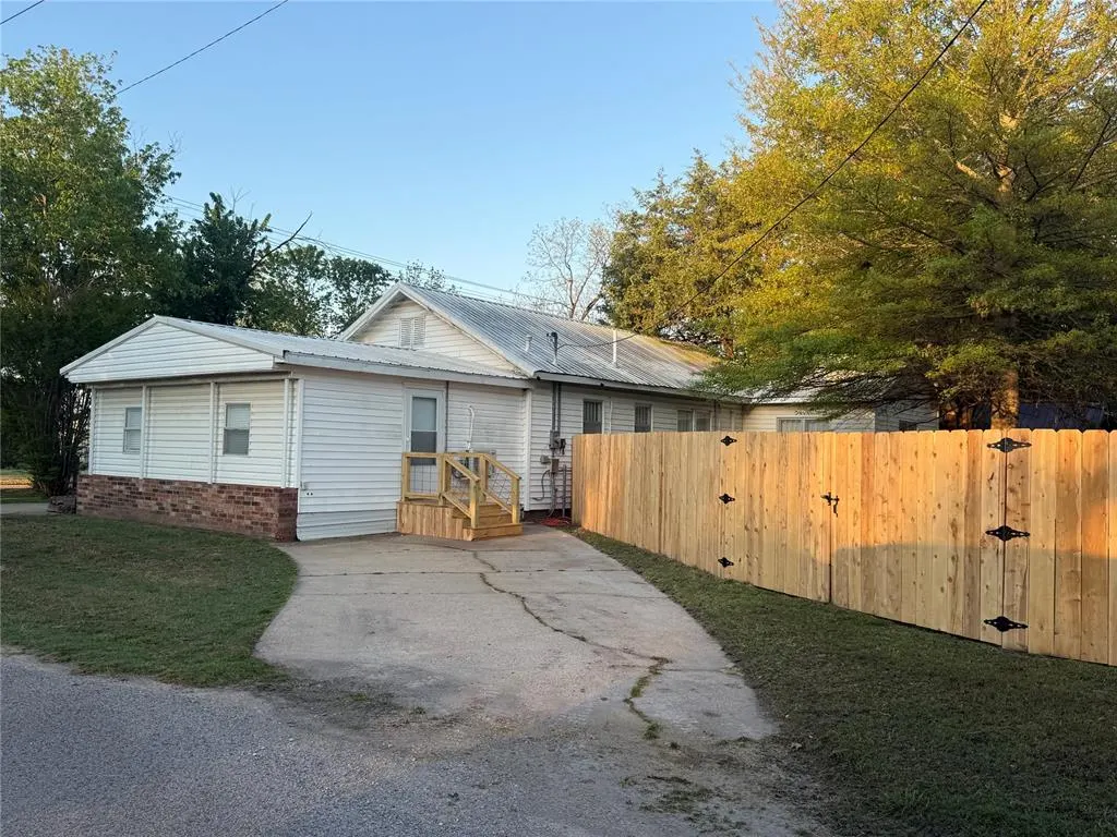 Photo 34 — 427 E St Louis Street, Wetumka, OK 74883