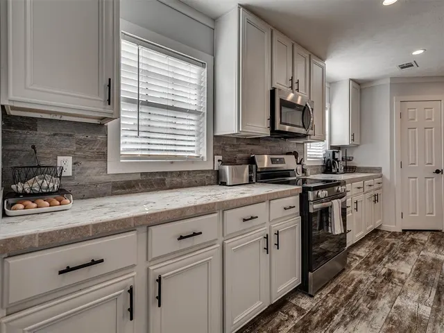 Photo 6 — 9180 S Santa Fe Road, Guthrie, OK 73044