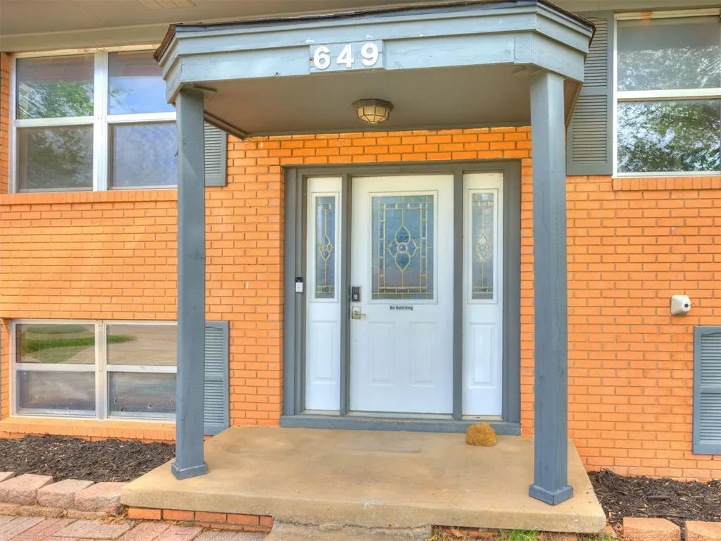 Photo 2 — 649 W Beam Avenue, Yukon, OK 73099
