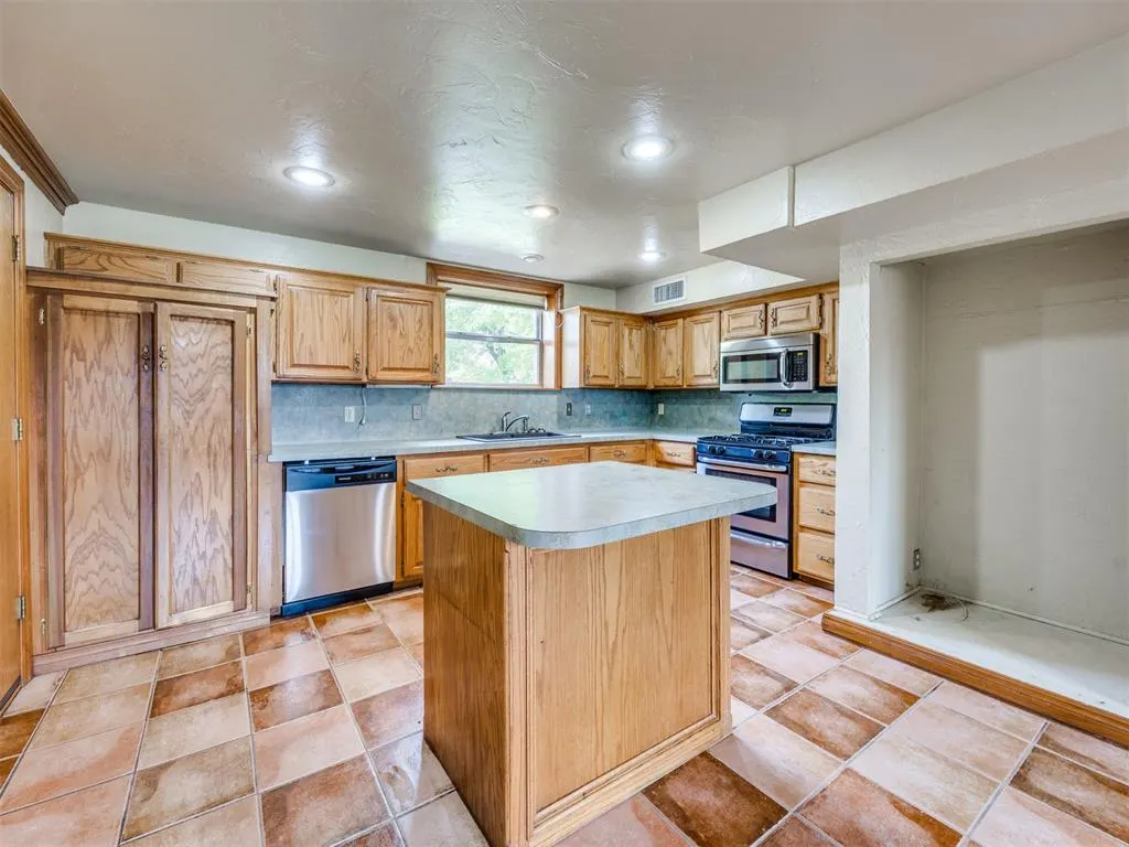 Photo 11 — 649 W Beam Avenue, Yukon, OK 73099
