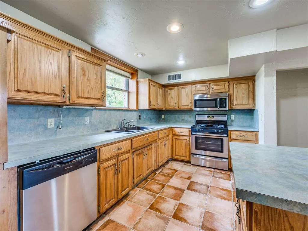Photo 12 — 649 W Beam Avenue, Yukon, OK 73099
