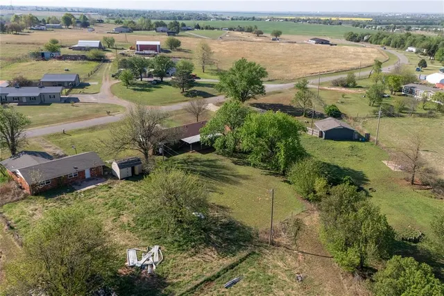 Photo 4 — 2024 E Robberts Avenue, Kingfisher, OK 73750