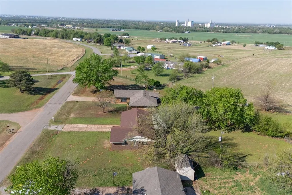 Photo 5 — 2024 E Robberts Avenue, Kingfisher, OK 73750