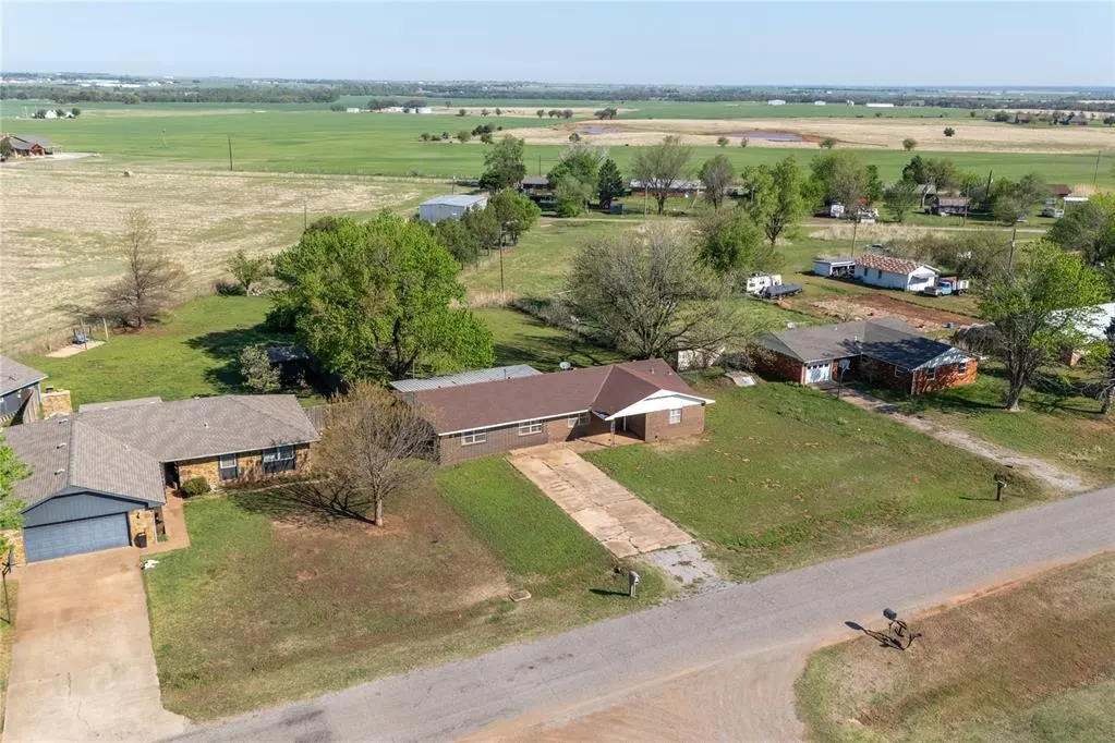 Photo 6 — 2024 E Robberts Avenue, Kingfisher, OK 73750