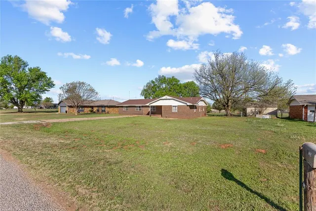 Photo 7 — 2024 E Robberts Avenue, Kingfisher, OK 73750