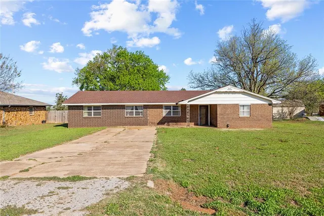 Photo 8 — 2024 E Robberts Avenue, Kingfisher, OK 73750