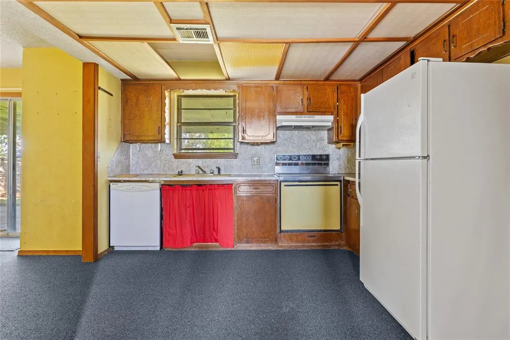 Photo 14 — 2024 E Robberts Avenue, Kingfisher, OK 73750