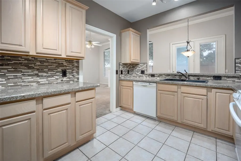 Photo 5 — 12500 Saint Andrews Drive 20, Oklahoma City, OK 73120