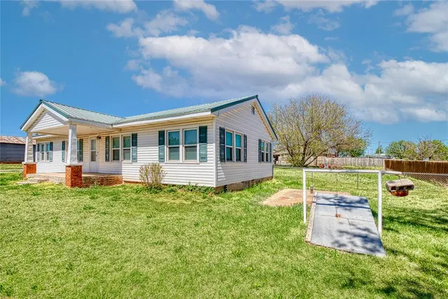 Photo 3 — 323 S Phillips Avenue, Leedey, OK 73654