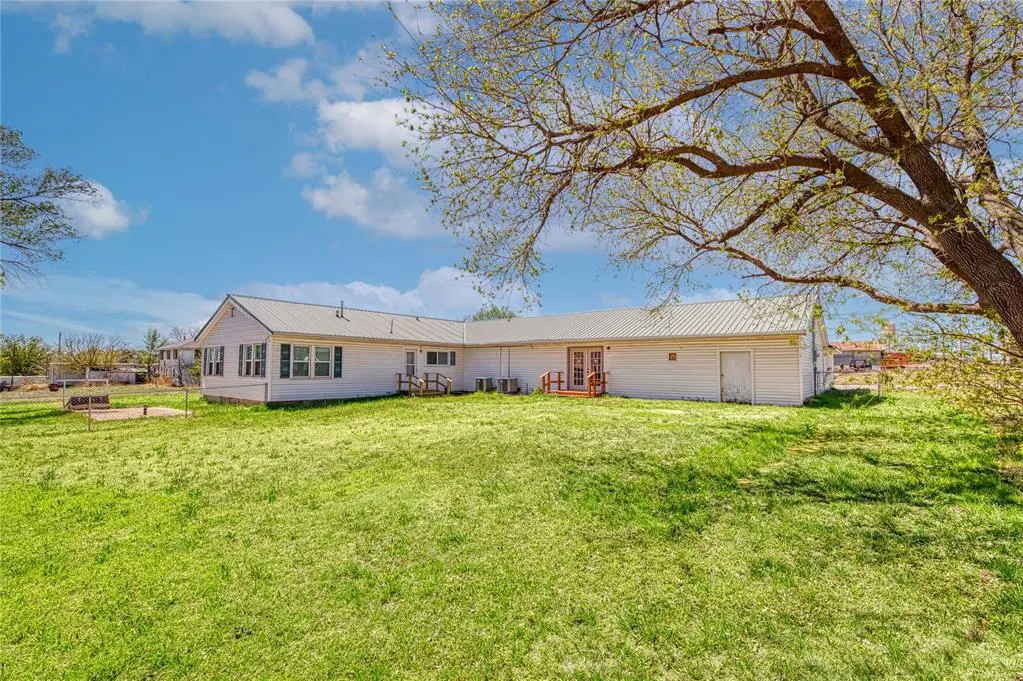 Photo 5 — 323 S Phillips Avenue, Leedey, OK 73654