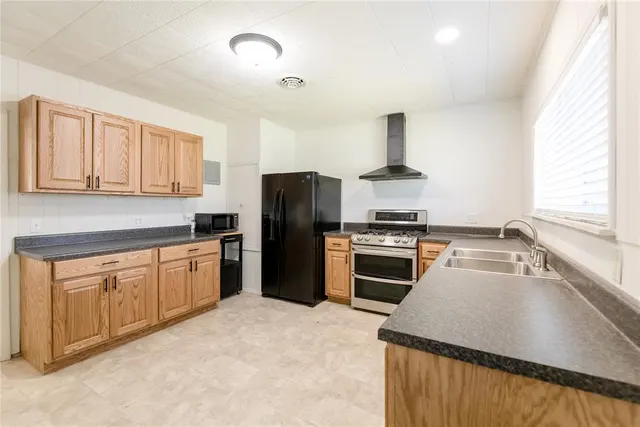 Photo 7 — 323 S Phillips Avenue, Leedey, OK 73654