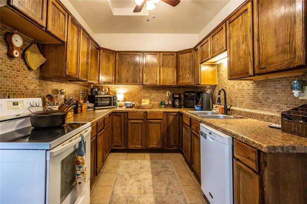 Photo 6 — 415 N 5th Street, Weatherford, OK 73096