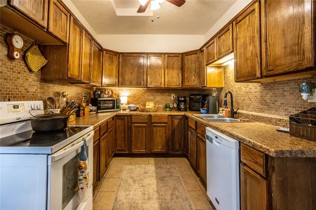 Photo 6 — 415 N 5th Street, Weatherford, OK 73096