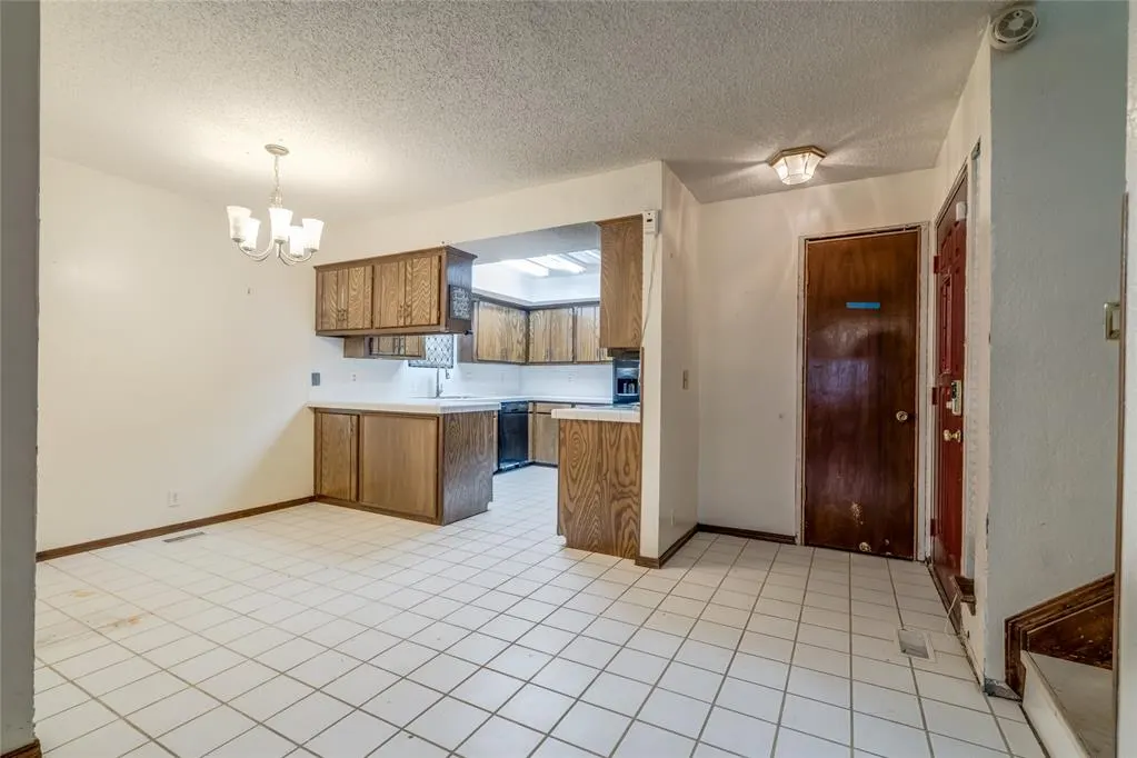 Photo 9 — 4713 Hemlock Circle, Oklahoma City, OK 73162