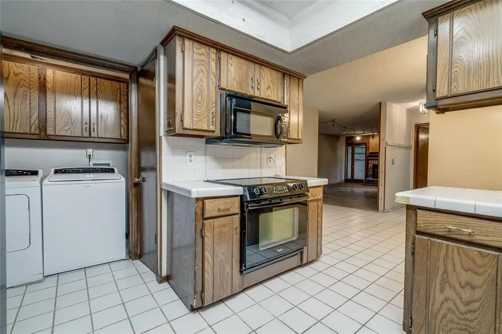 Photo 12 — 4713 Hemlock Circle, Oklahoma City, OK 73162