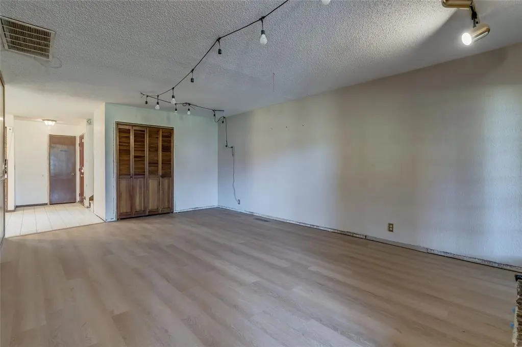 Photo 8 — 4713 Hemlock Circle, Oklahoma City, OK 73162