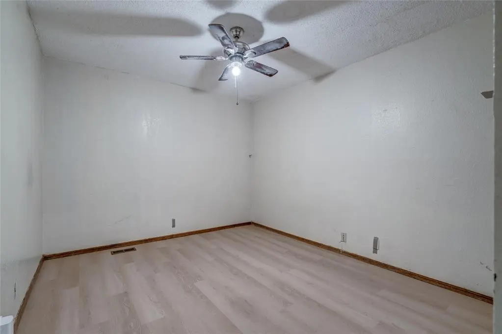 Photo 16 — 4713 Hemlock Circle, Oklahoma City, OK 73162
