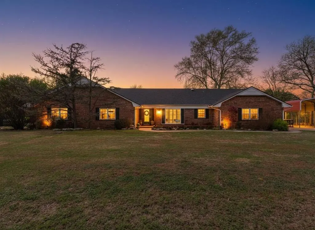 Front exterior — 914 Living Springs Trail, Washington, OK 73093