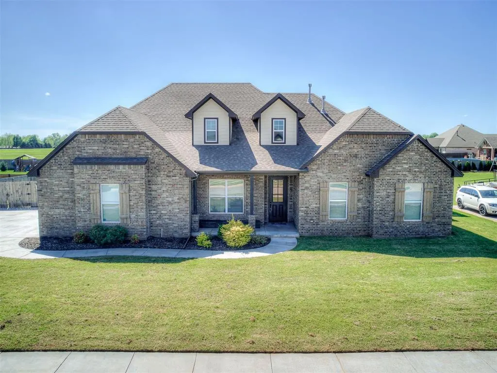Photo 3 — 2817 Bens Circle, Yukon, OK 73099