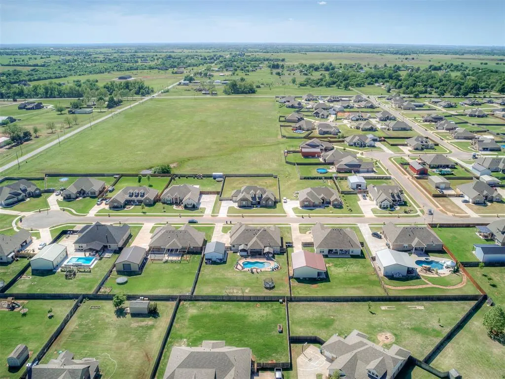 Photo 43 — 2817 Bens Circle, Yukon, OK 73099