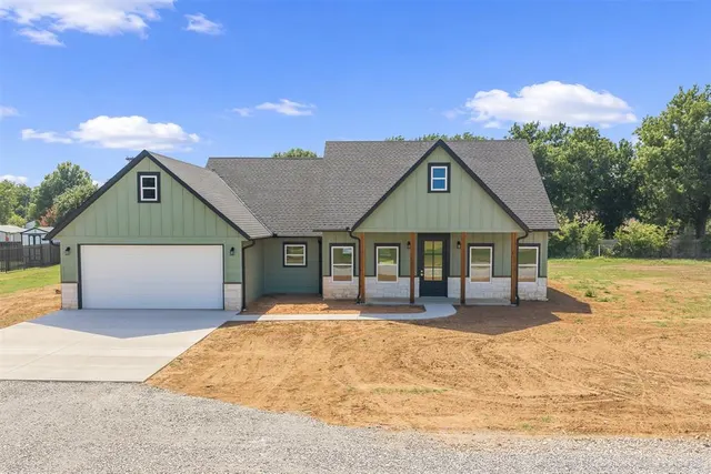 Front exterior — 110 Garrett Drive, Wynnewood, OK 73098