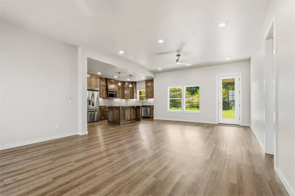 Photo 3 — 110 Garrett Drive, Wynnewood, OK 73098