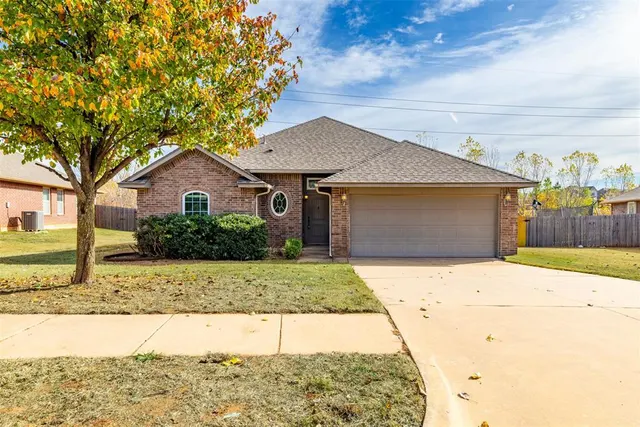 Front exterior — 2001 Central Parkway, Norman, OK 73071