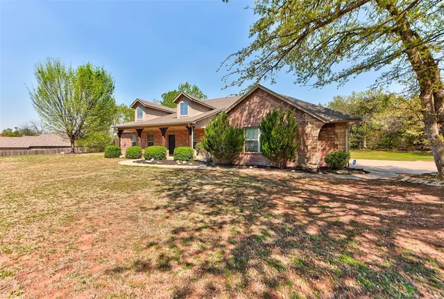 Photo 2 — 809 Breezy Hill Road, Edmond, OK 73025