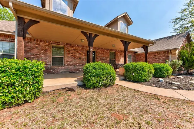 Photo 4 — 809 Breezy Hill Road, Edmond, OK 73025