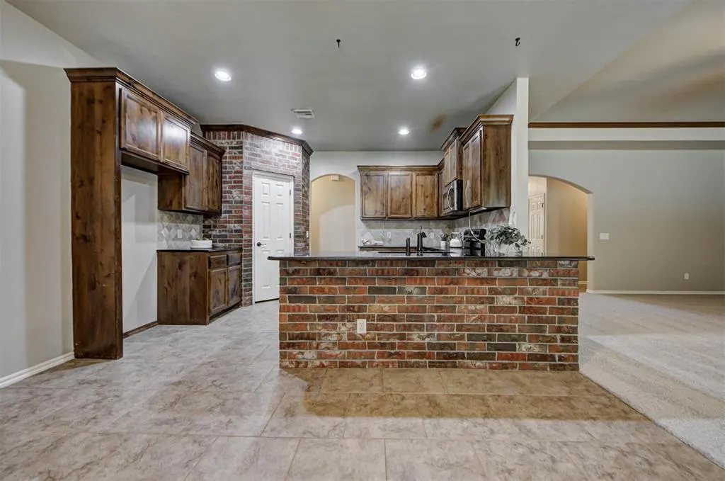Photo 16 — 809 Breezy Hill Road, Edmond, OK 73025