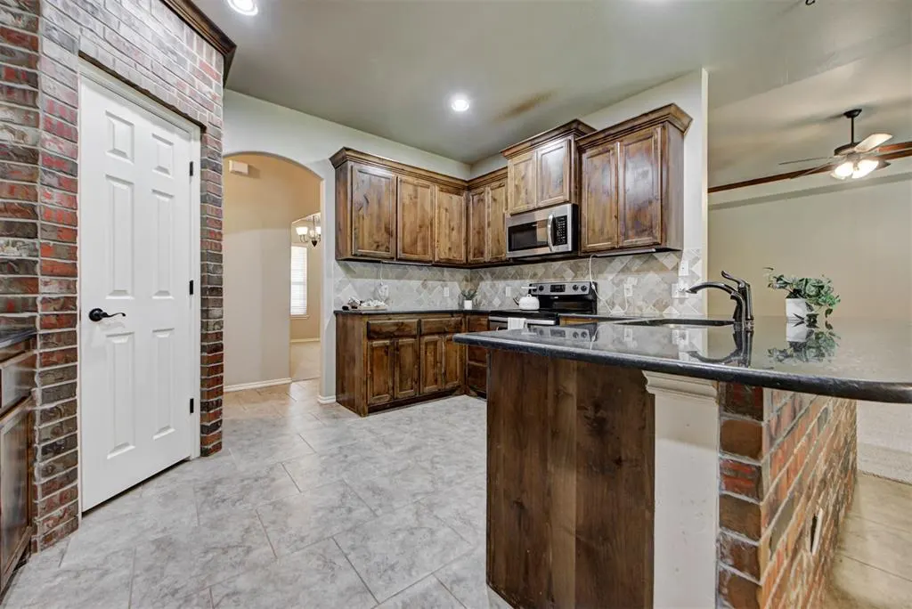 Photo 17 — 809 Breezy Hill Road, Edmond, OK 73025