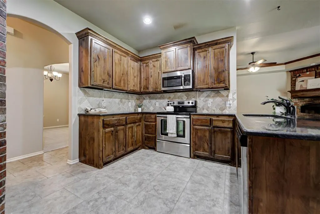Photo 18 — 809 Breezy Hill Road, Edmond, OK 73025